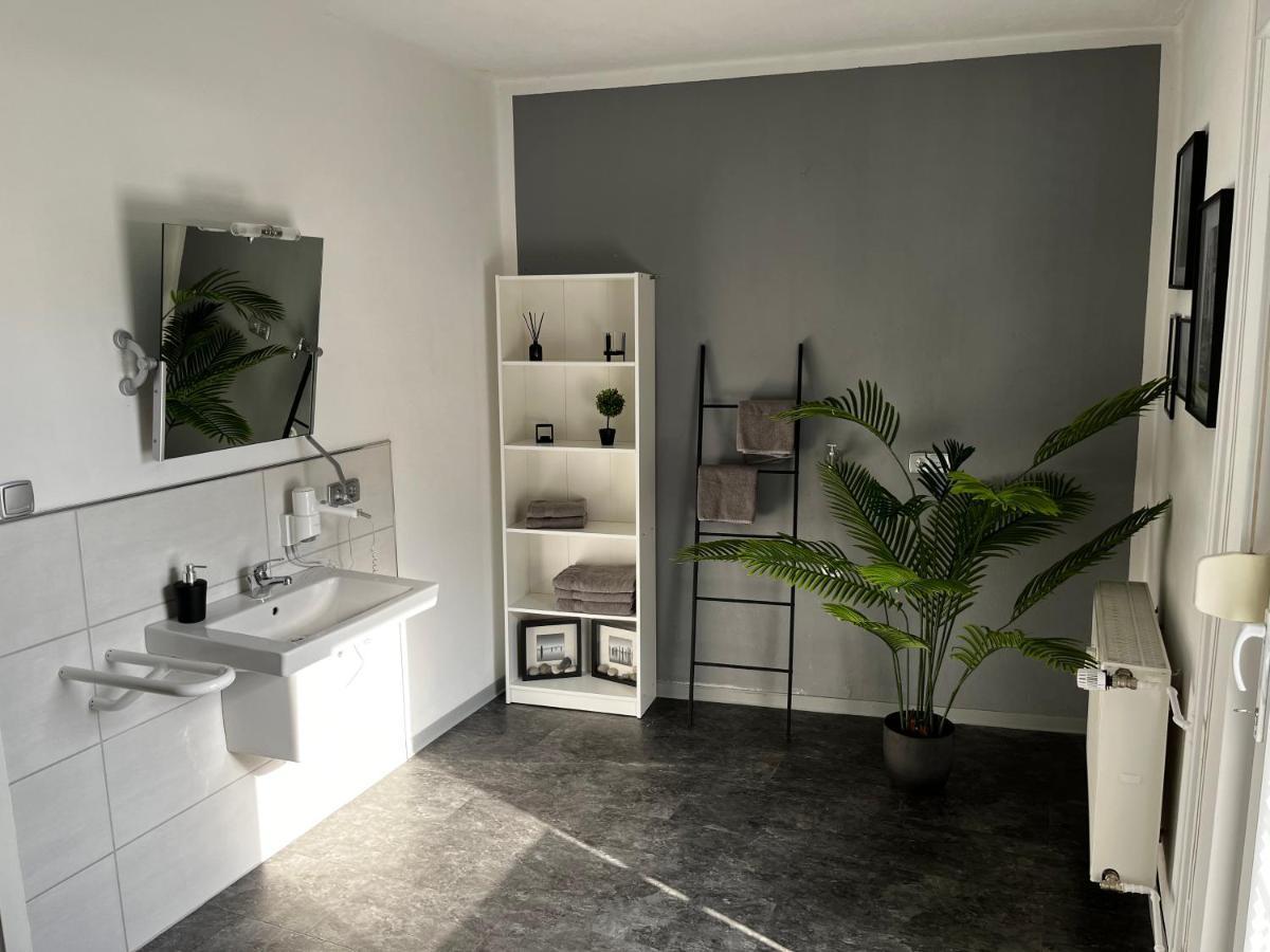Ferienwohnung Am See Dillich - Ruhige Lage - Eigener Garten - Direkt Neben Einem Natursee Borken  Esterno foto