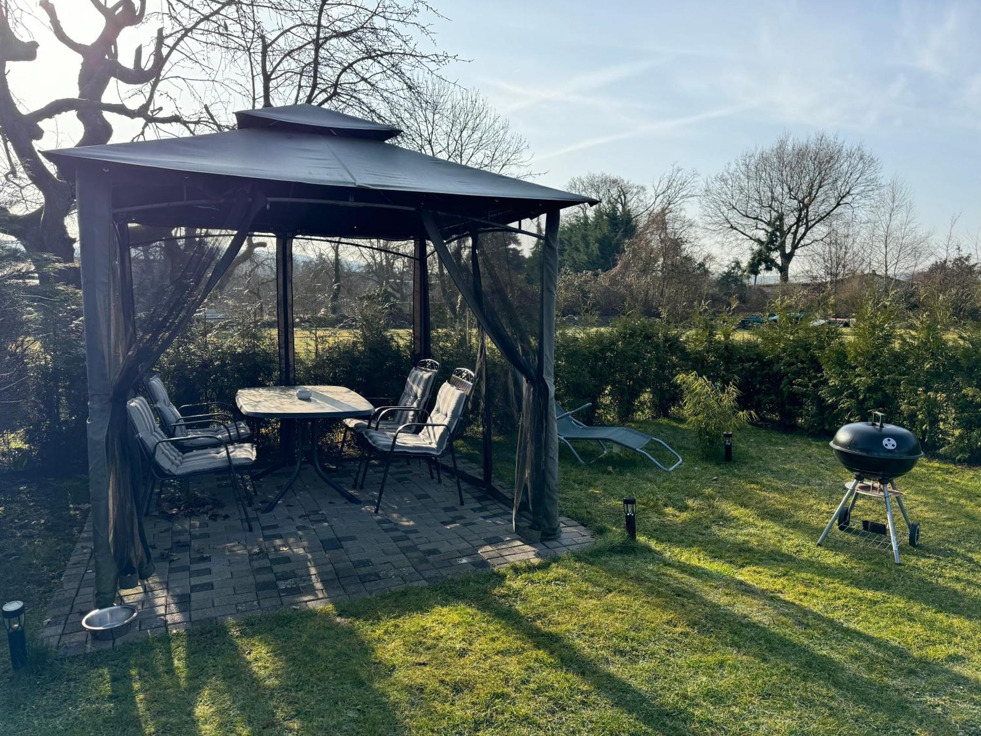 Ferienwohnung Am See Dillich - Ruhige Lage - Eigener Garten - Direkt Neben Einem Natursee Borken  Esterno foto