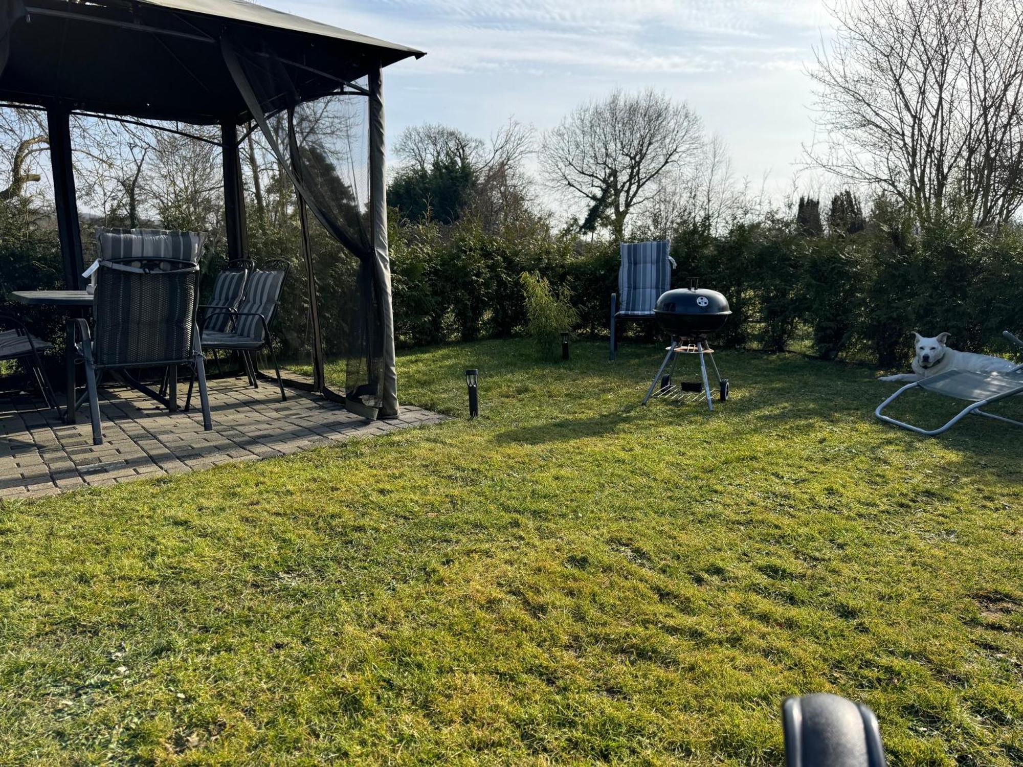 Ferienwohnung Am See Dillich - Ruhige Lage - Eigener Garten - Direkt Neben Einem Natursee Borken  Esterno foto