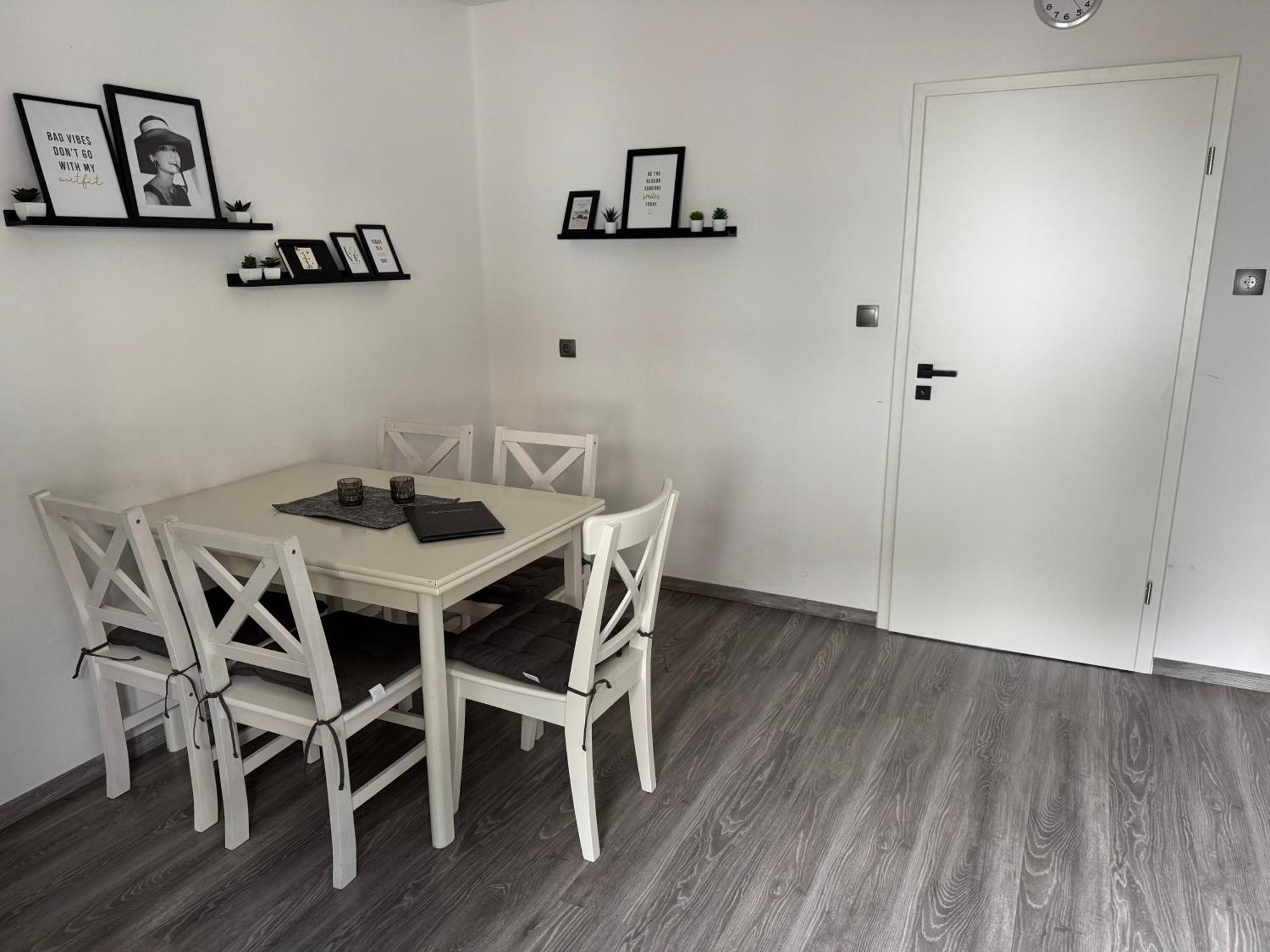 Ferienwohnung Am See Dillich - Ruhige Lage - Eigener Garten - Direkt Neben Einem Natursee Borken  Esterno foto